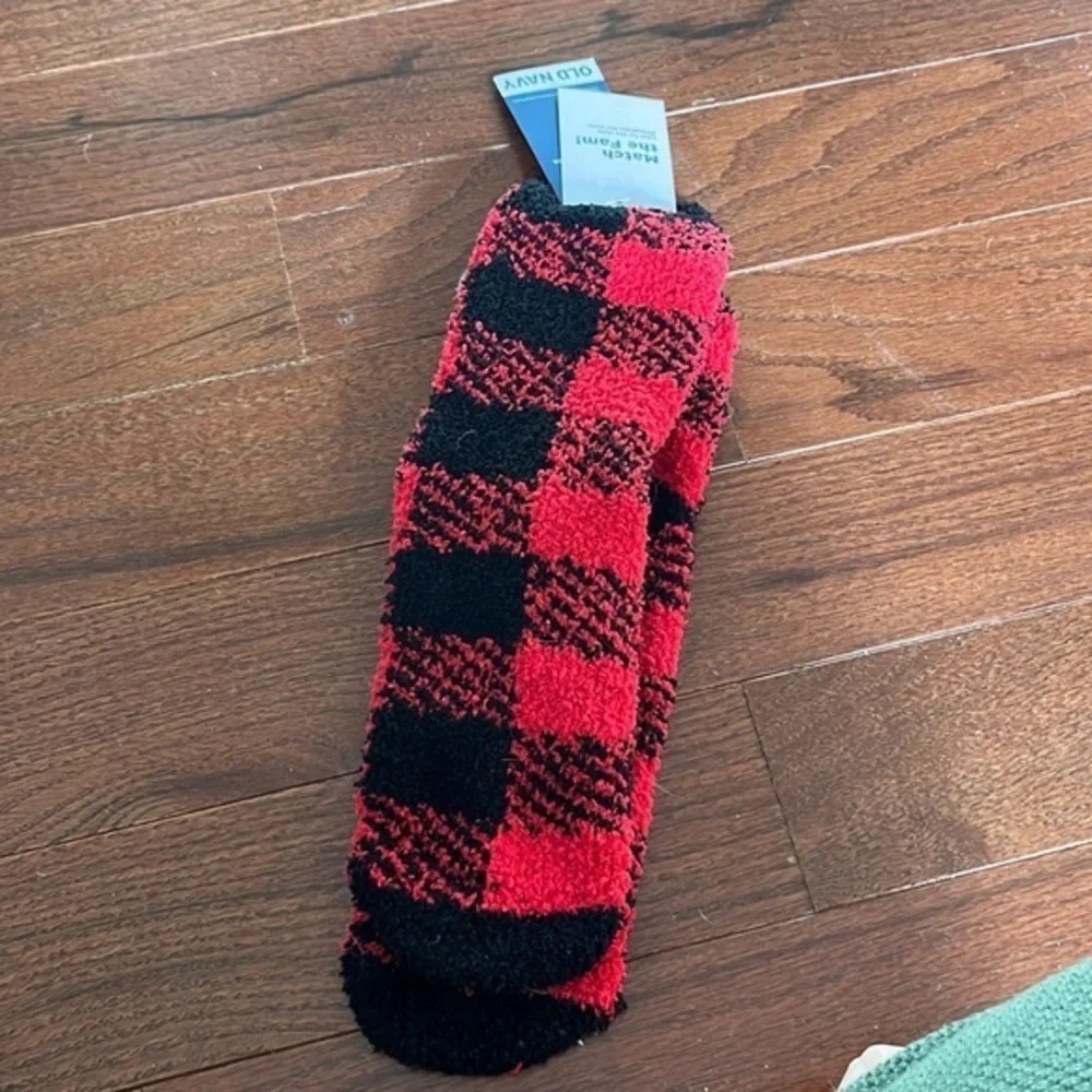 Nwt old navy black and red checkered cozy socks